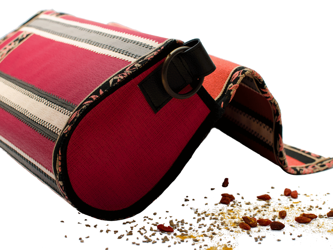 Sac-bandouliere-rouge-ouvert